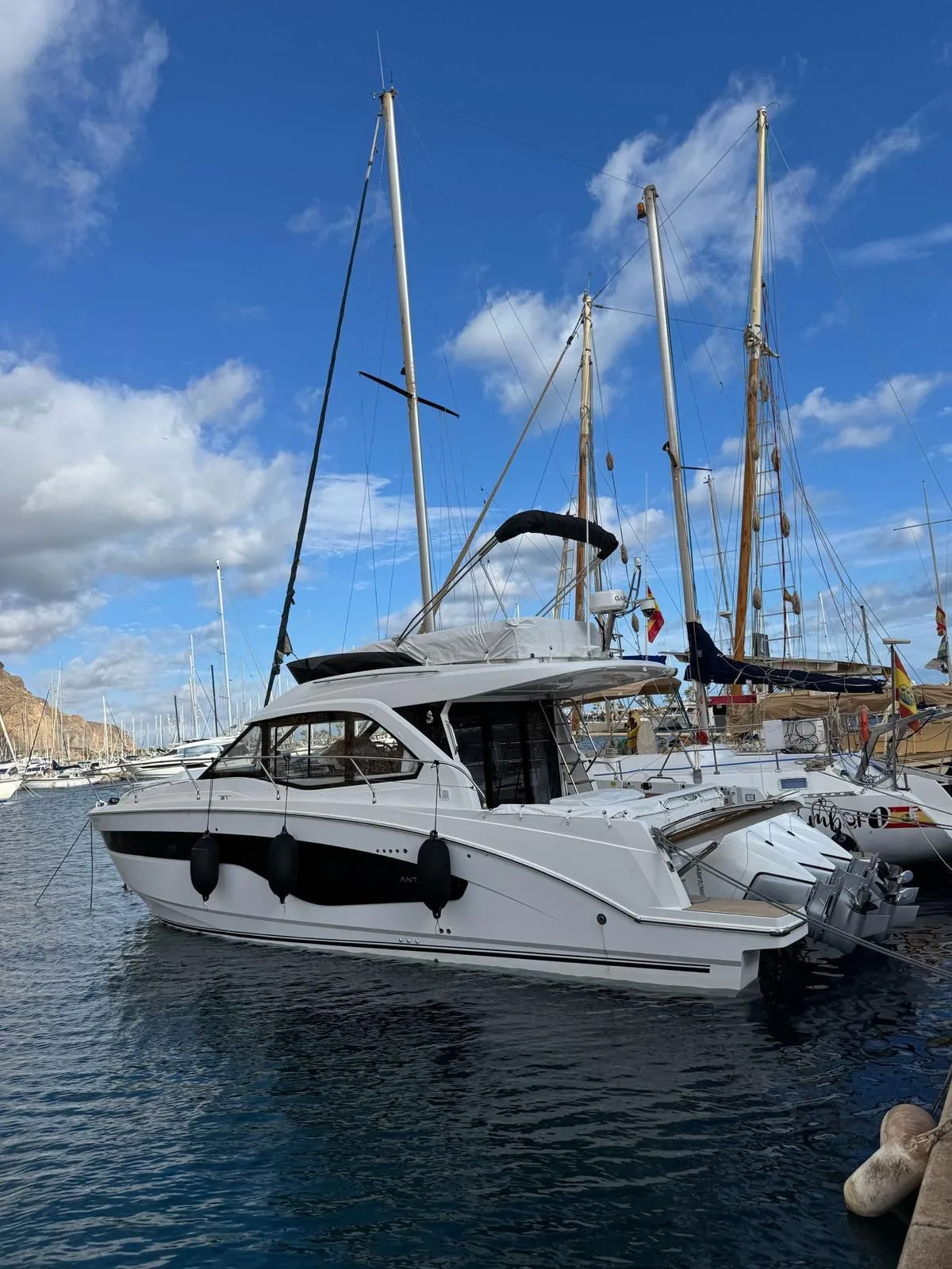 Beneteau Antares 12 Fly gebraucht - Foto 1