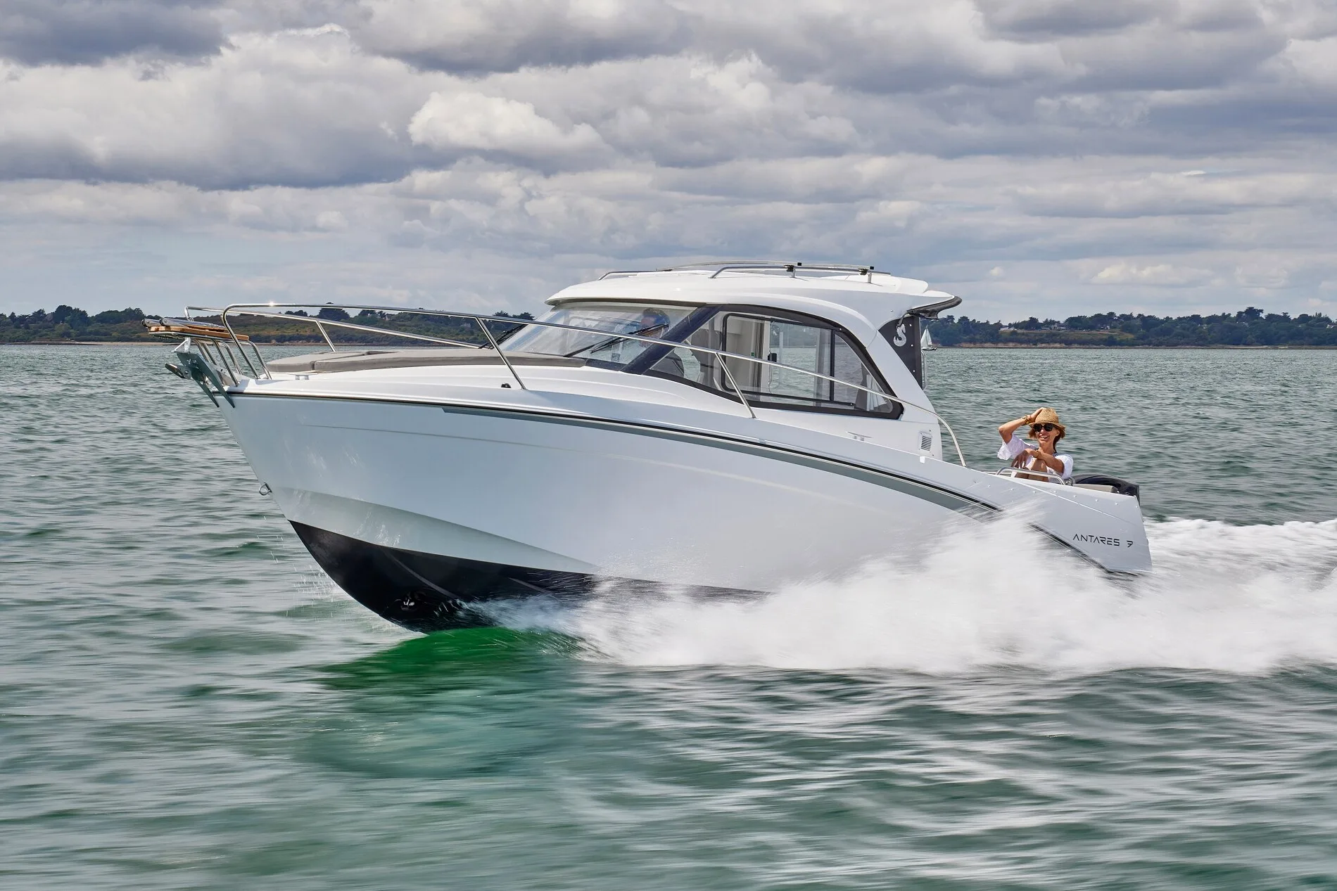 Beneteau ANTARES 7 FISHING used - photo 1