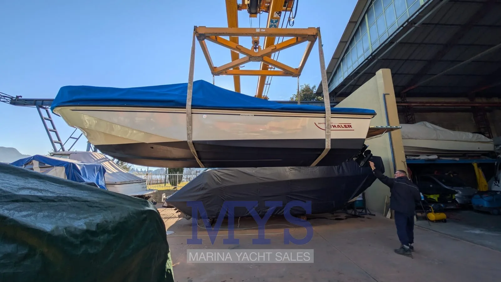 Boston Whaler 22 Outrage used - photo 1
